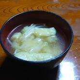 玉ネギとモヤシのみそ汁