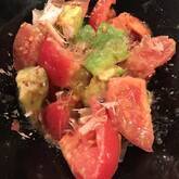 トマトとアボカドのマヨ炒め