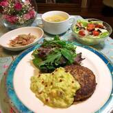 アボカドソースがけハンバーグ