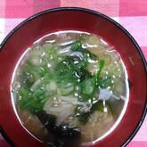 モヤシとワカメのみそ汁