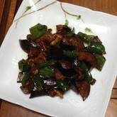 ごはんがすすむ！ナスとピーマンのピリ辛炒め