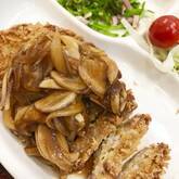 重ねトンカツの玉ネギソース