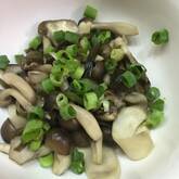キノコの塩昆布炒め