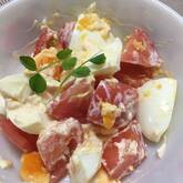 ゆで卵とトマトのチリサラダ