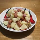 ジャガイモとソーセージの塩煮