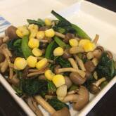 ニンニク香る！しゃっきり小松菜とキノコのバターしょうゆ炒め