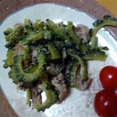 夏の風物詩ゴーヤと豚肉の炒め物