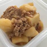 ジャガイモと鶏そぼろのバターしょうゆ煮