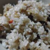 キノコのうまみたっぷり！マイタケの炊き込みご飯