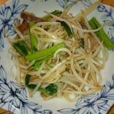 モヤシとニラのベーコン炒め