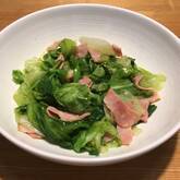 やみつきになる！シャキシャキレタスとベーコンのオイスター炒め