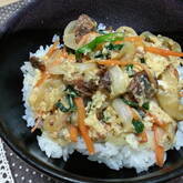 サンマの缶詰とニラの卵とじ丼