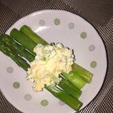 グリーンアスパラの卵ソース