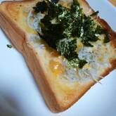 シラスとチーズの和風みそトースト