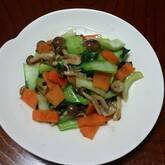 チンゲンサイとニンジンの塩炒め