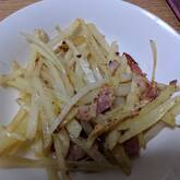 シャキシャキジャガイモとベーコン炒め