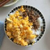 お箸が止まらない定番丼！鶏そぼろ丼 by 杉本 亜希子さん