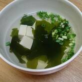 お吸い物の基本 簡単じんわり美味しい 豆腐とわかめ