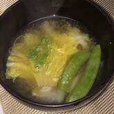 キャベツとスナップエンドウのみそ汁