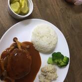 煮込むから失敗しない！トマトソースの絶品煮込みハンバーグ