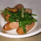 セロリの葉とソーセージ炒め