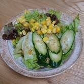 ゴマ入りドレッシングのサラダ