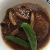 簡単おいしい煮込みハンバーグ 家庭的な味わい