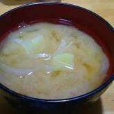 ジャガイモと玉ネギのみそ汁