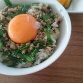 ひき肉とにら玉丼 お腹いっぱいレシピ 節約にもなる by池田 絵美さん