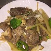 牛肉とキノコの炒め物