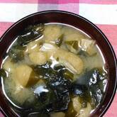油揚げとワカメのみそ汁