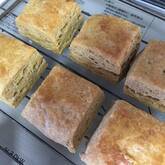 きな粉と黒みつの全粒粉スコーン