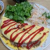 定番ひき肉と玉ネギのオムレツ