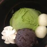 抹茶白玉アイス添え
