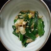 ニラのピリ辛卵とじ