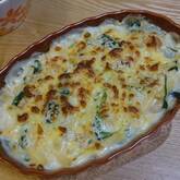 フライパンひとつで簡単！ほうれん草とシーセージのグラタン