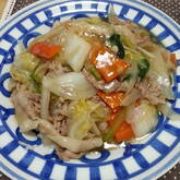 野菜たっぷり！定番の具だくさん中華丼