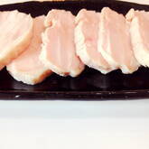 レンジで手軽にしっとりおいしい！作り置きサラダチキン