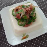 さっぱりアレンジ！冷や奴梅オクラのせ