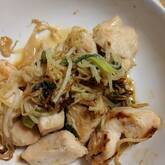 簡単で時短！鶏むね肉ともやしのオイスター炒め 柔らかジューシー