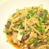 サバとキノコのピリ辛炒め