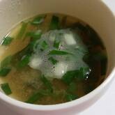 ワカメとネギのみそ汁