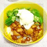 焼き鳥缶ご飯の温泉卵のせ