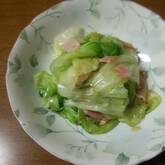 やみつきになる！シャキシャキレタスとベーコンのオイスター炒め