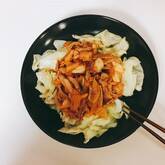 豚とキャベツのピリ辛丼