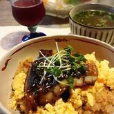 ウナギとふわふわ卵の丼