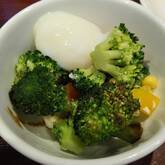 ブロッコリーの温玉サラダ