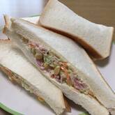 春キャベツのコールスローたっぷりサンド