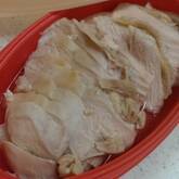 レンジで手軽にしっとりおいしい！作り置きサラダチキン