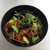 トマトとアボカドの麺つゆサラダ